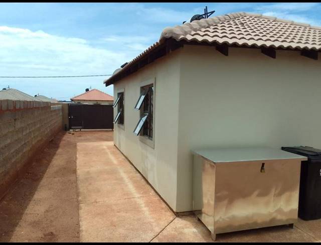 2 BEDROOM PROPERTY TO RENT IN LUFHERENG